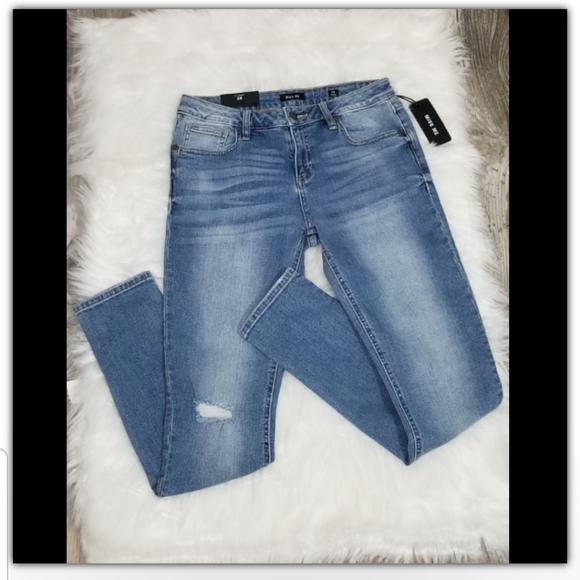 Miss Me Denim - NWT Miss Me skinny distressed Jean's